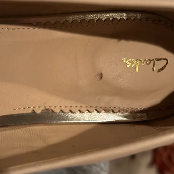 Clarks Nude Pointed Toe Pumps - Picture 7 of 7